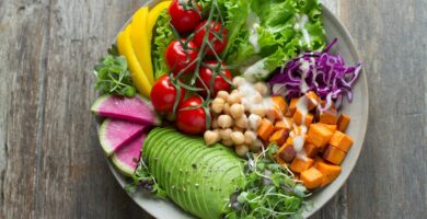 Qué comer antes y después de entrenar para maximizar tu rendimiento.