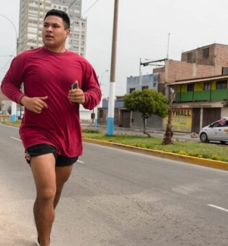 Hábitos atómicos: Pequeños cambios diarios para transformar tu físico en un año.